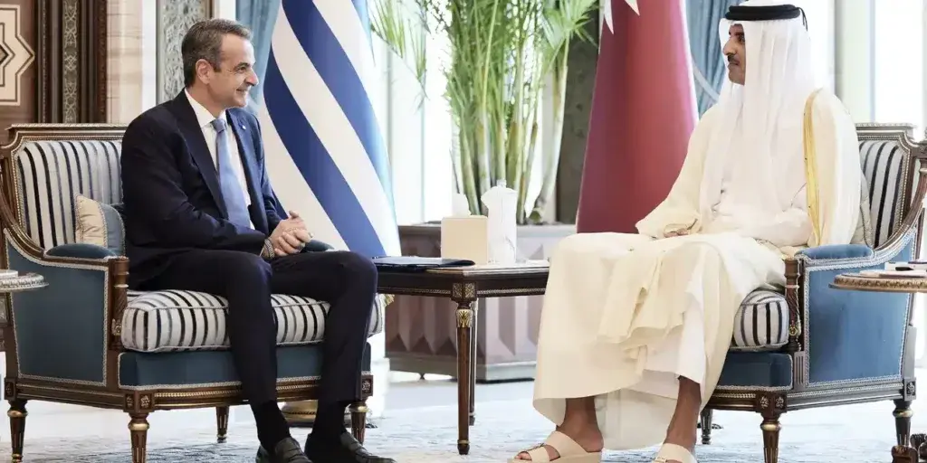 Συνάντηση Μητσοτάκη – αλ Θάνι – Πρόσκληση στον εμίρη του Κατάρ να επισκεφθεί την Αθήνα
