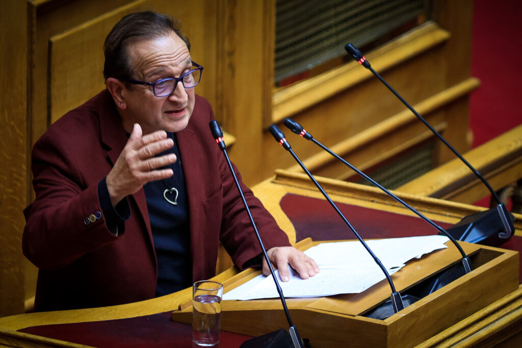Ομόφυλα ζευγάρια – Συγκλόνισε ο Μπιμπίλας: «Μικρός έκλαιγα κρυφά»