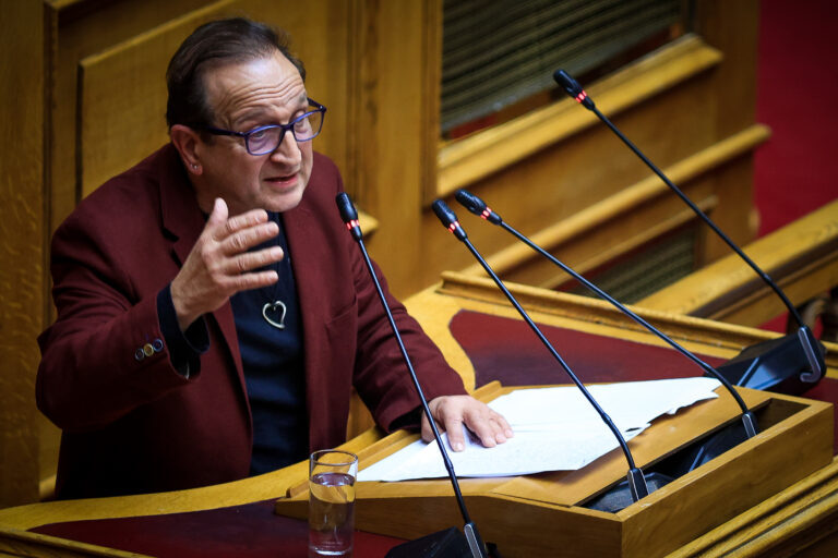 Ομόφυλα ζευγάρια – Συγκλόνισε ο Μπιμπίλας: «Μικρός έκλαιγα κρυφά»
