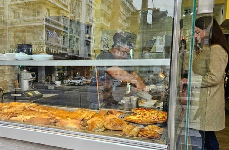Θεσσαλονίκη: «Λουκέτο» σε ιστορικό μπουγατσατζίδικο – Κλείνει μετά από 25 χρόνια