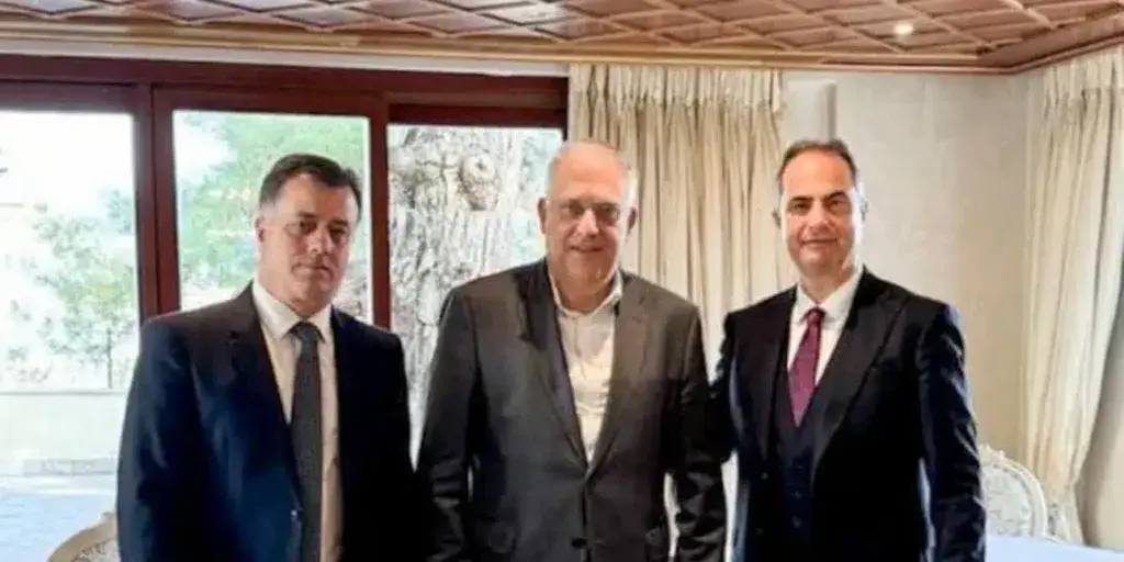 Ο Θεοδωρικάκος με βουλευτές του Δημοκρατικού κόμματος Αλβανίας – «Να μπει τέλος στην κράτηση του Φρέντι Μπελέρη»