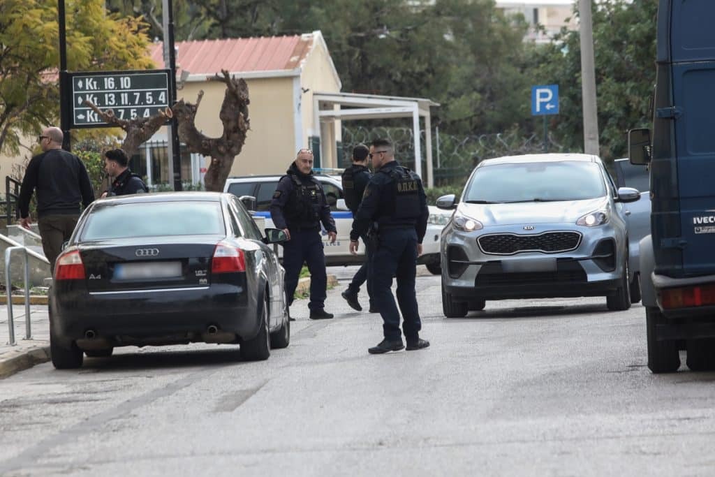 Στο ναυτοδικείο οι δυο ΟΥΚαδες – Επιστρέφει στην Ευελπίδων το μέλος των Πυρήνων της Φωτιάς – Οι κατηγορίες που αντιμετωπίζουν