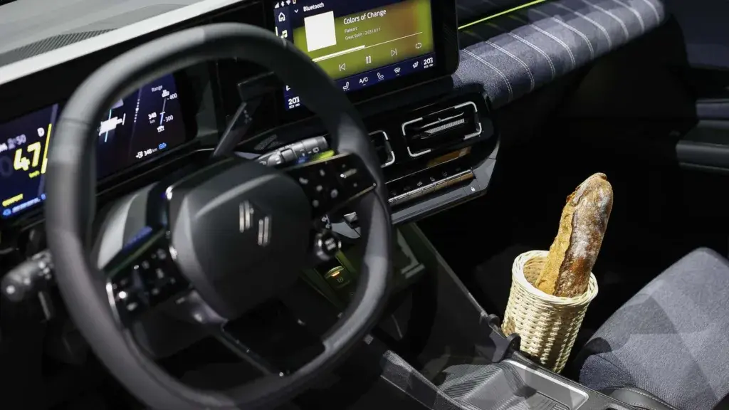 Το νέο Renault 5 έχει και θήκη για… Baguette: Oui monsieur!