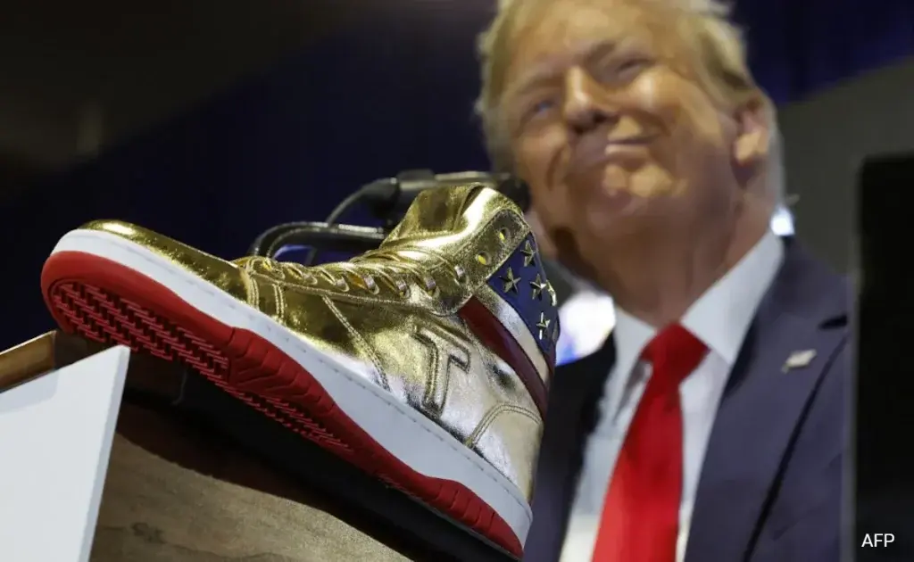 O Τραμπ λάνσαρε δική του σειρά sneakers – Ρώσος CEO πλήρωσε 9.000 δολάρια για ένα ζευγάρι