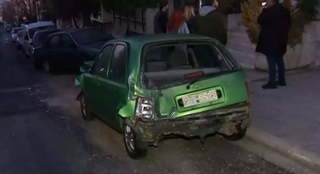 Θεσσαλονίκη: Λεωφορείο έπεσε πάνω σε σταθμευμένα αυτοκίνητα