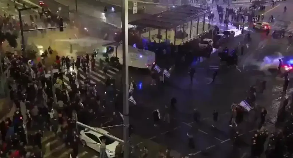 Σφοδρά επεισόδια στο Τελ Αβίβ – «Νετανιάχου παραιτήσου» φώναζαν οι διαδηλωτές [Βίντεο]