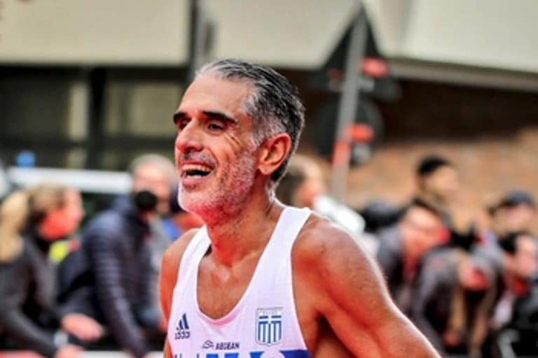 O Κώστας Χουβαρδάς μιλά στον ΕΤ για το βιβλίο : «ΕΠΤΑ – 7 ΜΑΡΑΘΩΝΙΟΙ ΣΕ 7 ΕΒΔΟΜΑΔΕΣ»
