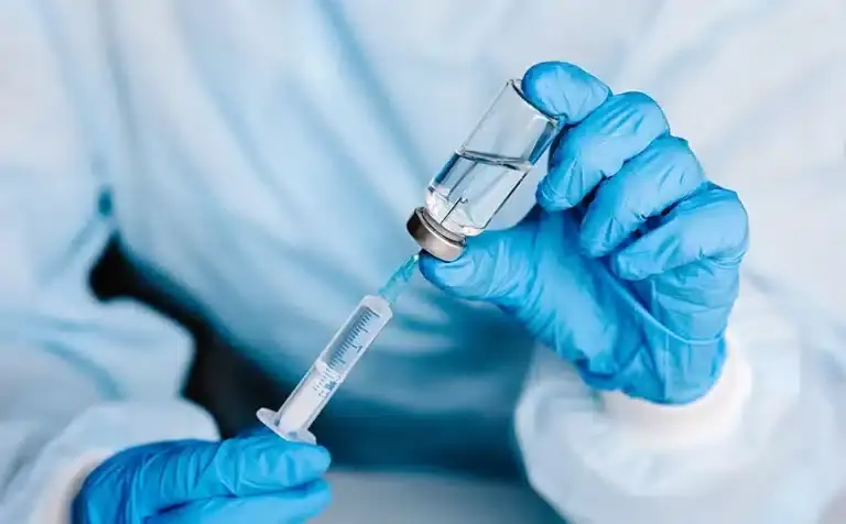 Όλα όσα γνωρίζουμε για το εμβόλιο για τον καρκίνο που προανήγγειλε ο Πούτιν