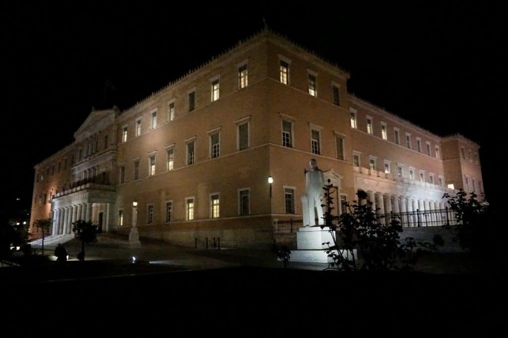 Φάρσα το τηλεφώνημα για βόμβα στη Βουλή – Αποκαταστάθηκε η κυκλοφορία
