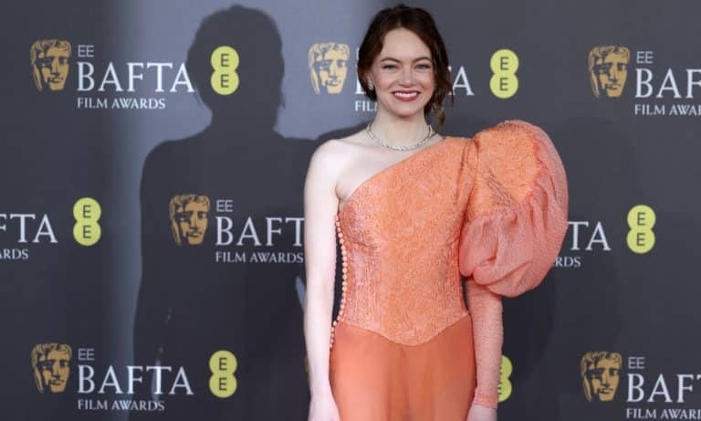 Bafta Awards: Έμα Στόουν ή Κέιτ Μπλάνσετ; – Ποια φόρεσε καλύτερα τη Louis Vuitton δημιουργία