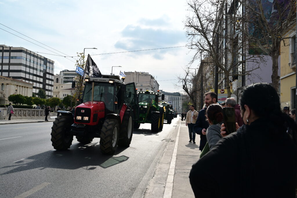 Αγρότες: Αποχωρούν από την Αθήνα – Δείτε βίντεο και φωτογραφίες