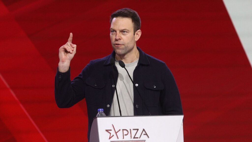 Συνέδριο ΣΥΡΙΖΑ: Στο βήμα ο Κασσελάκης – «Δυστυχώς δεν γίνεται να μην πάμε σε εκλογές»