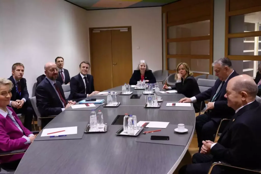 Σε συμφωνία κατέληξαν οι ηγέτες της ΕΕ για την οικονομική ενίσχυση της Ουκρανίας – Πώς πείστηκ