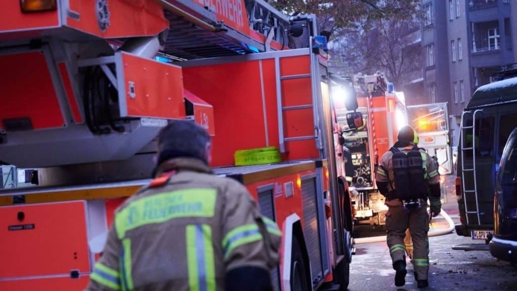 Τέσσερις νεκροί και 23 τραυματίες από πυρκαγιά σε γηροκομείο στη Γερμανία [Βίντεο]