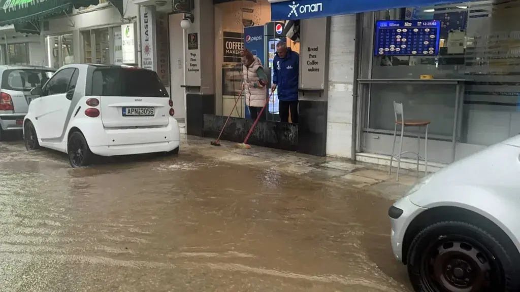 Κακοκαιρία: Προβλήματα σε Τρίκαλα και Πιερία – Πλημμύρες, χαλαζόπτωση και εγκλωβισμοί [Βίντεο]