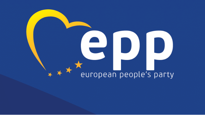 Το Ευρωπαϊκό Λαϊκό Κόμμα τάσσεται υπέρ της μεταφοράς αιτούντων άσυλο σε τρίτες χώρες