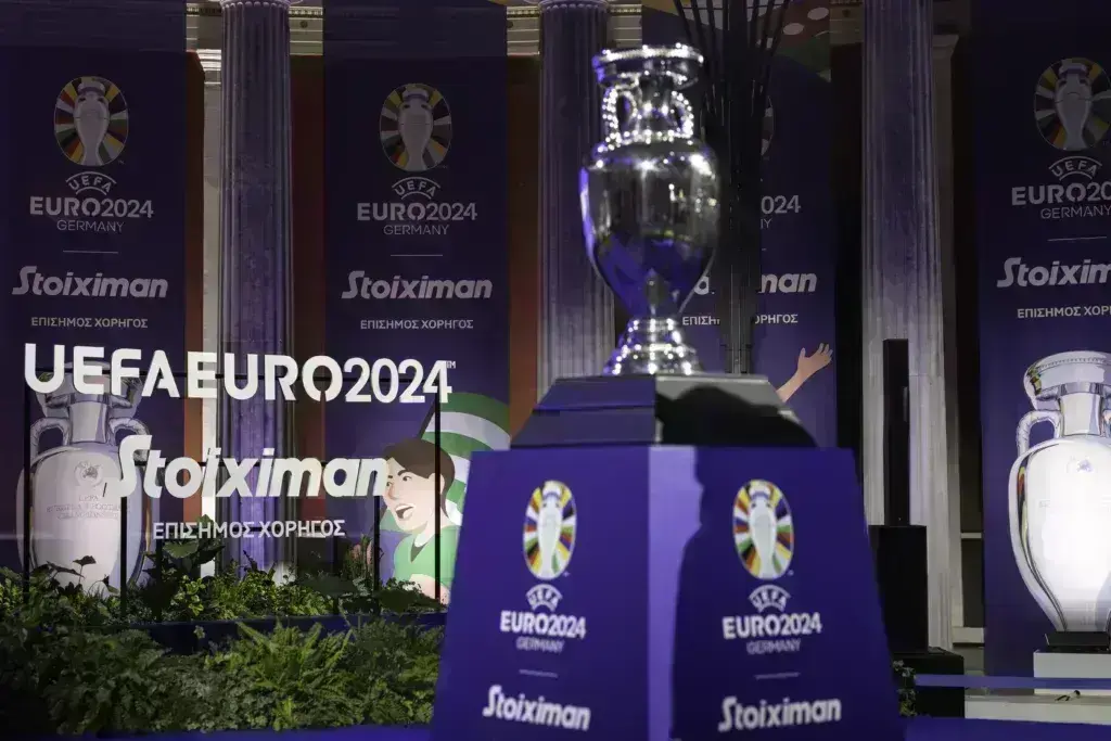 Δες τα Highlights από την επίσκεψη του τροπαίου του UEFA Euro 2024™ στο Ζάππειο (βίντεο)
