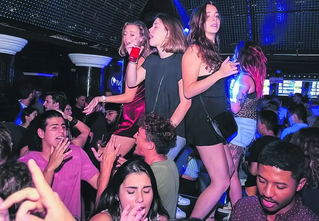 Ισπανία: Νόμος… Παπαθεμελή βάζει φωτιά στη νυχτερινή ζωή