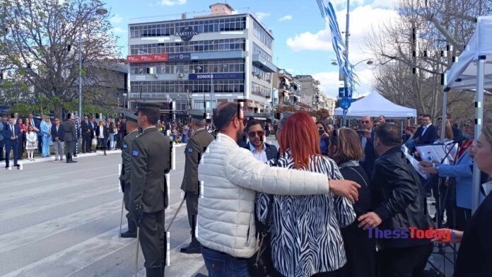 Τρίκαλα: Ένταση με οικογένειες θυμάτων των Τεμπών με στελέχη του Στρατού [βίντεο]