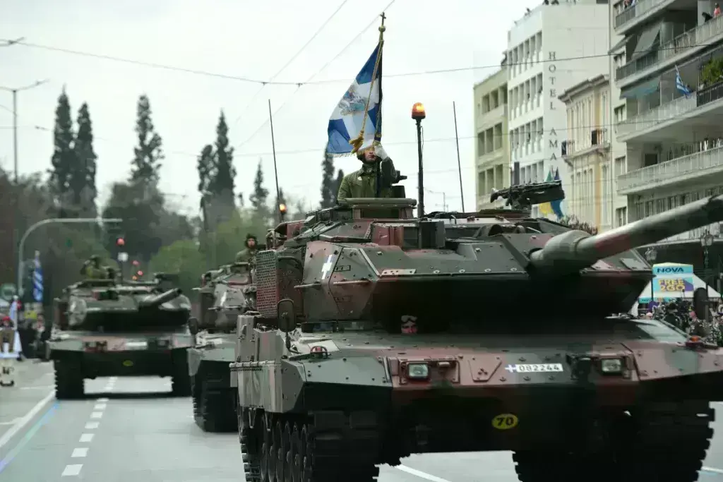 25η Μαρτίου: Η στρατιωτική παρέλαση στην Αθήνα – Δείτε φωτογραφίες και βίντεο