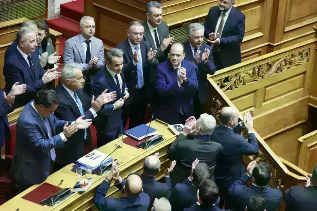 Μητσοτάκης στους συγγενείς των θυμάτων των Τεμπών: Σας κοιτώ στα μάτια και σας λέω ότι δεν υπάρχει σ