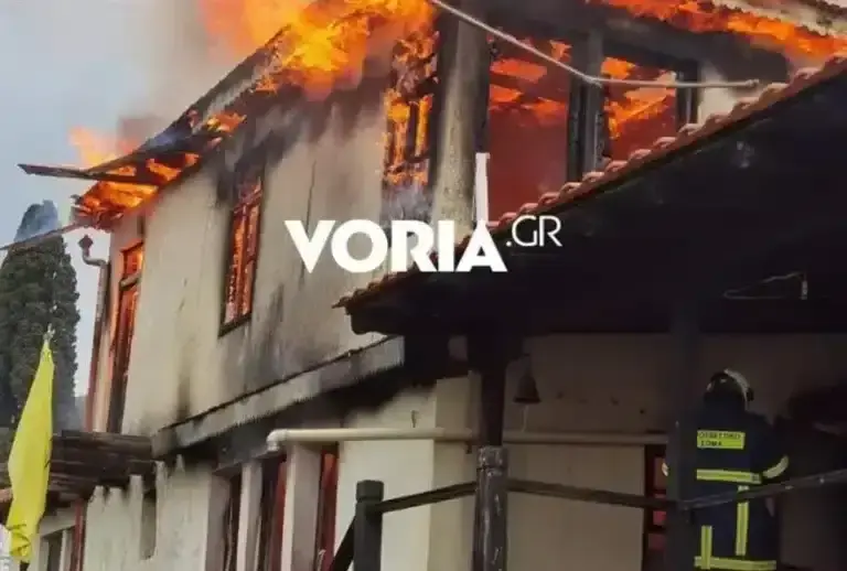 Φωτιά στο Άγιον Όρος: Καίγεται το Ιερό Καλύβι της Ζωοδόχου Πηγής