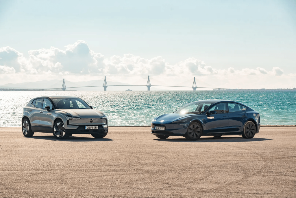 Tesla Model 3 ή Volvo EX30: Ποιο έφτασε στη Ναύπακτο με περισσότερη μπαταρία;