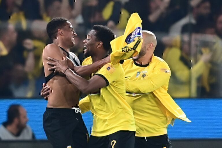 ΑΕΚ-Ολυμπιακός 1-0: Την λύτρωσε στο 90′ ο Ελίασον, στην κορυφή ξανά η Ένωση – Στο -8 οι ερυθρόλευκοι με σωρεία ευκαιριών [βίντεο]