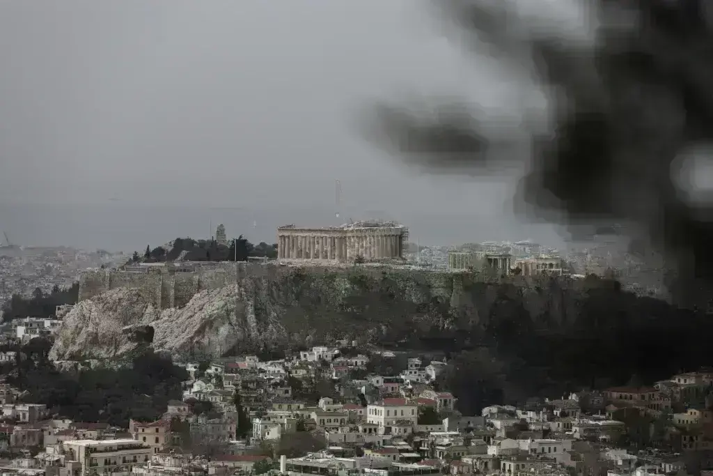 Αφρικανική σκόνη: Από πού έρχεται – Πόσο θα διαρκέσει – Δείτε Live την πορεία της