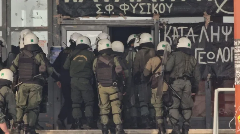 Θεσσαλονίκη: Επεισόδια στο ΑΠΘ – Συνελήφθησαν 49 άτομα
