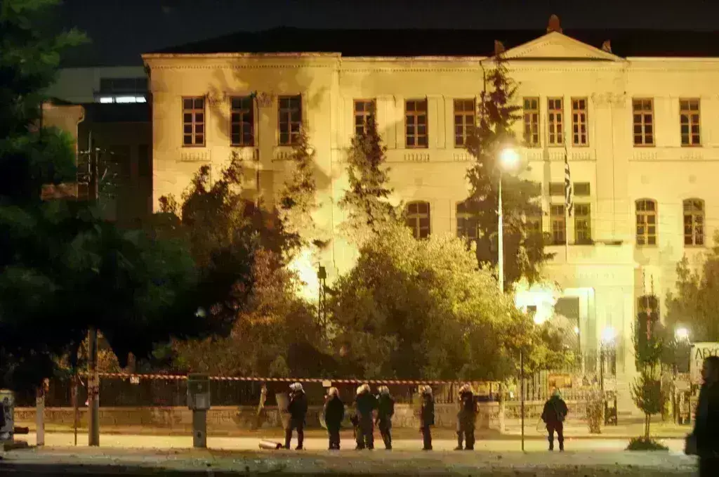 Θεσσαλονίκη: Παραλίγο τραγωδία στο ΑΠΘ – Μπήκαν με αλυσοπρίονο σε χώρο με πυρηνικό αντιδραστήρ