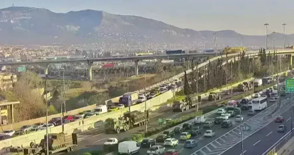 25η Μαρτίου: Τα άρματα για την παρέλαση κατέβηκαν τον Κηφισό - Δείτε το βίντεο