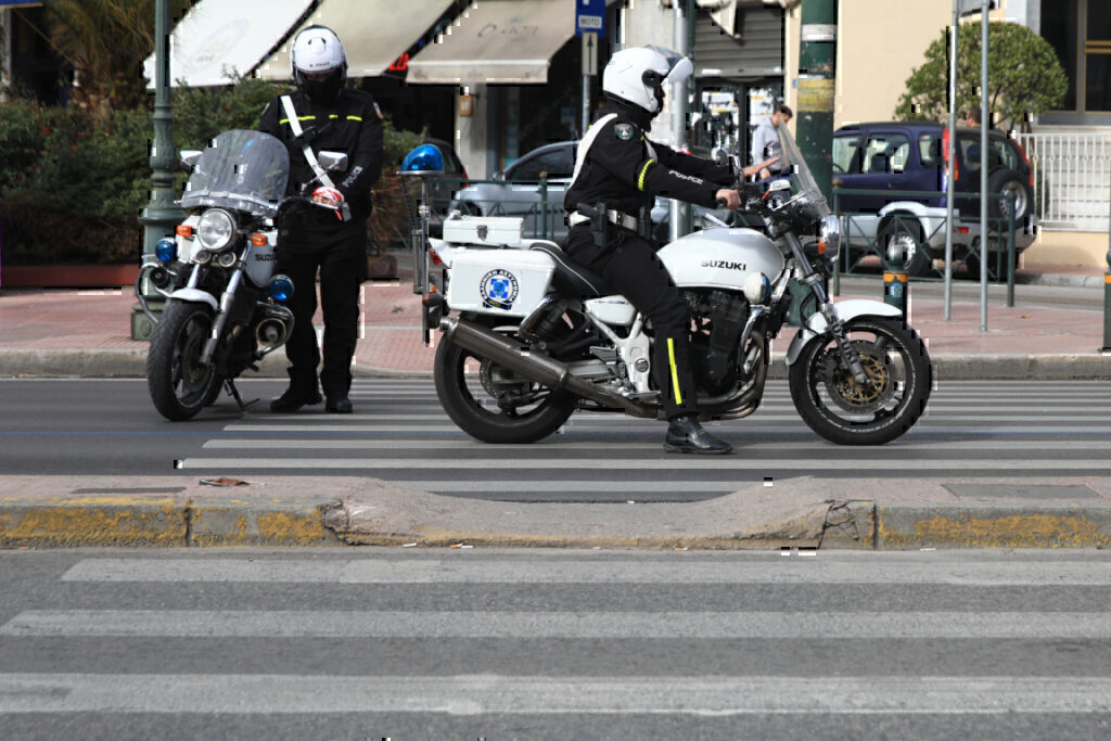 Τροχαίο έξω από τον Άρειο Πάγο – Αυτοκίνητο παρέσυρε πεζό