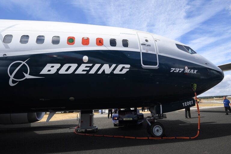Σοκ σε πτήση Boeing 737-800 – Έλειπε εξωτερικό τμήμα της ατράκτου