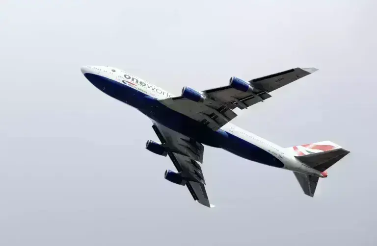 Drone παραλίγο να συγκρουστεί με αεροπλάνο της British Airways – Εκτελούσε την πτήση Αθήνα – Λονδίνο