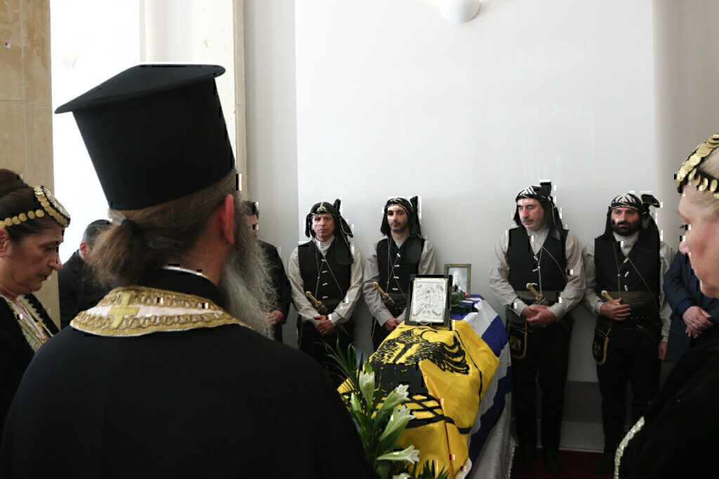 Μιχάλης Χαραλαμπίδης: Με ποντιακή λύρα το τελευταίο «αντίο» στο στέλεχος του ΠΑΣΟΚ [Εικόνες]
