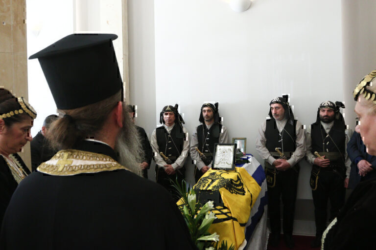 Μιχάλης Χαραλαμπίδης: Με ποντιακή λύρα το τελευταίο «αντίο» στο στέλεχος του ΠΑΣΟΚ [Εικόνες]