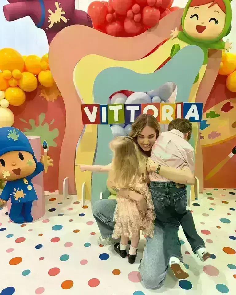 Φεράνι – Fedez: ”Μαλλιά κουβάρια” έγιναν στα γενέθλια της κόρης τους Βιτόρια [Εικόνα]