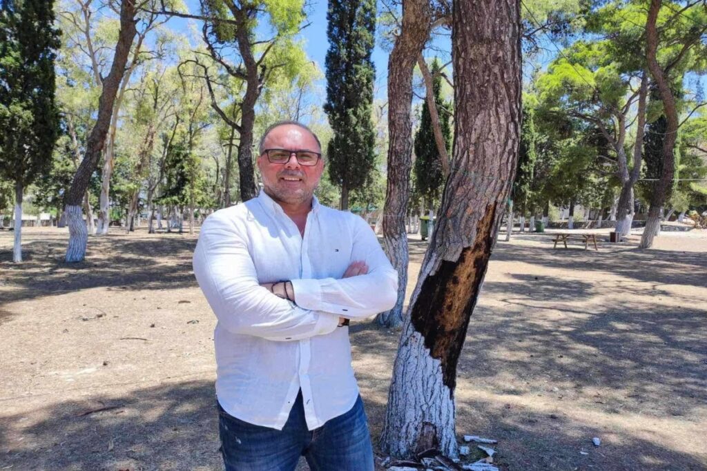 Ηράκλειο Αττικής: Τριπλασίασε τα ποσοστά του ο Δήμος στην ανακύκλωση ειδών ένδυσης και υπόδησης στους μωβ κάδους – Τι λέει ο αντιδήμαρχος Περιβάλλοντος στο Eleftherostypos.gr