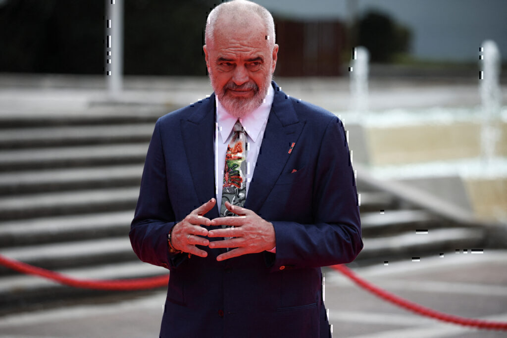 Αλβανία: Απάντηση «χαστούκι» στον Έντι Ράμα από τη δημοσιογράφο που έσπρωξε [Βίντεο]