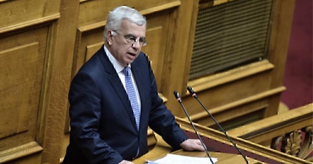 Στράτος Σιμόπουλος στον ΕΤ: Οχι άρση υπουργικής ασυλίας για παράλειψη, αμέλεια χωρίς δόλο