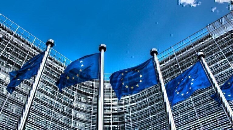 Politico: Μέλη του ευρωκοινοβουλίου φέρεται να εμπλέκονται σε σκάνδαλο ρωσικής προπαγάνδας