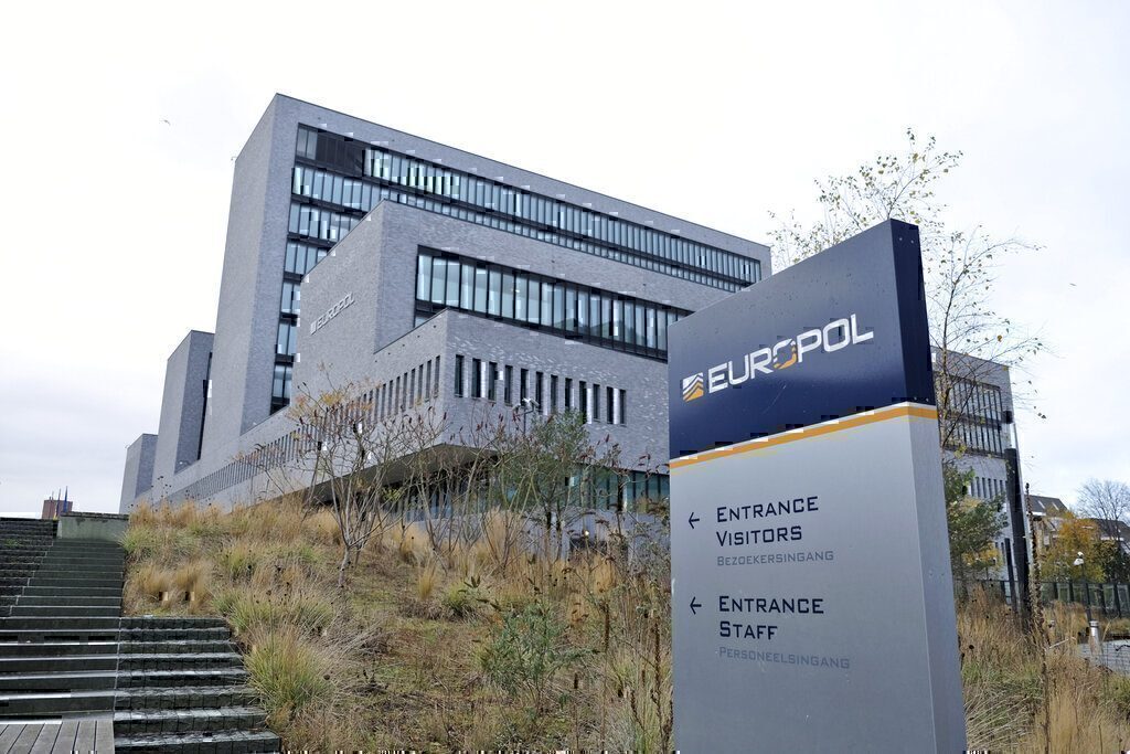 Politico: Συναγερμός στη Europol – Εξαφανίστηκαν «ευαίσθητα» αρχεία