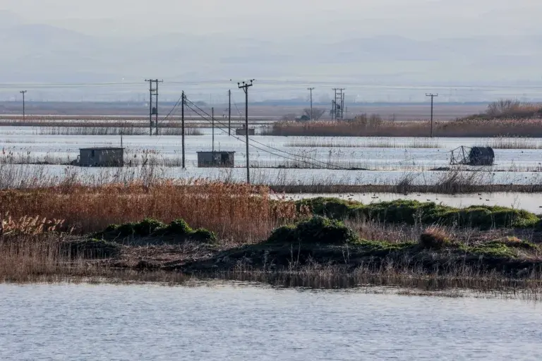 λίμνη Κάρλα