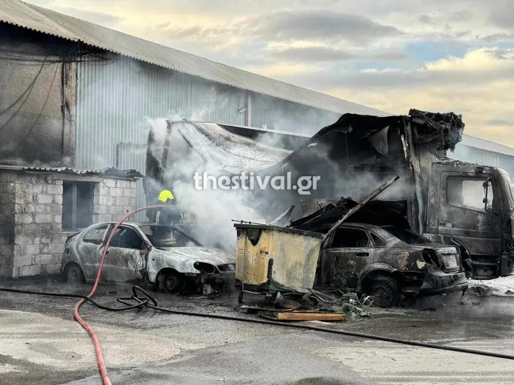 Θεσσαλονίκη: Μεγάλη φωτιά σε συνεργείο στην περιοχή των Σφαγείων – Δείτε βίντεο