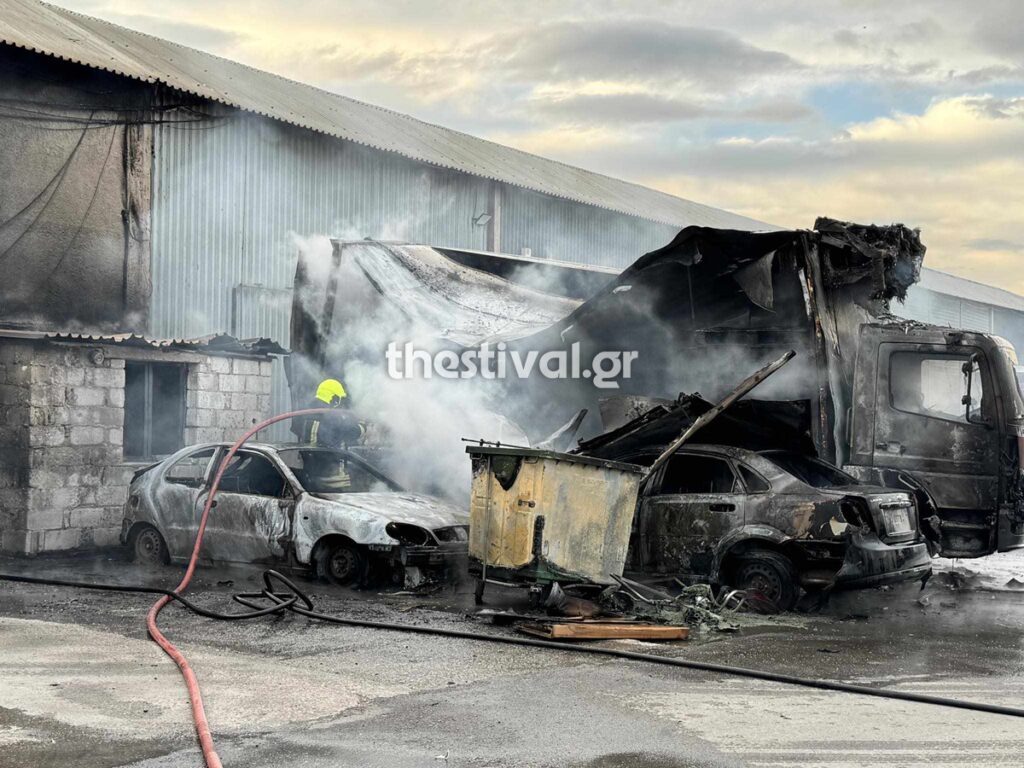 Θεσσαλονίκη: Μεγάλη φωτιά σε συνεργείο στην περιοχή των Σφαγείων – Δείτε βίντεο