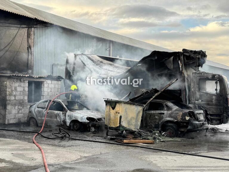 Θεσσαλονίκη: Μεγάλη φωτιά σε συνεργείο στην περιοχή των Σφαγείων – Δείτε βίντεο
