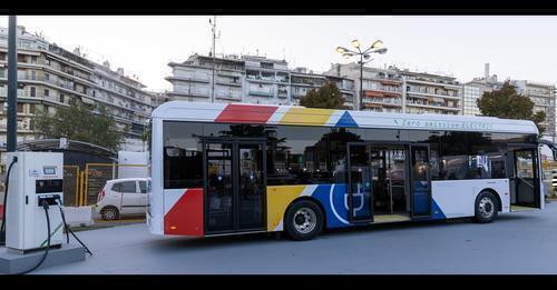 Θεσσαλονίκη: Ο ΟΑΣΘ έκανε … unboxing τους φορτιστές των 110 ηλεκτρικών λεωφορείων
