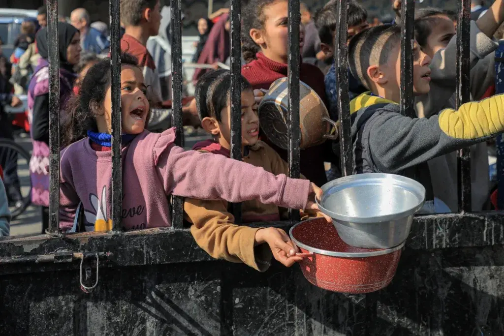 BBC: Πώς οι ΗΠΑ σχεδιάζουν να κατασκευάσουν την προβλήτα για να μεταφέρουν τρόφιμα στη Γάζα [Βίντεο]