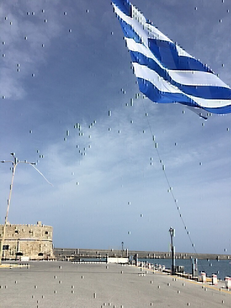 25η Μαρτίου – Ηράκλειο: Σημαία 1,5 στρέμμα υψώθηκε στο λιμάνι της πόλης